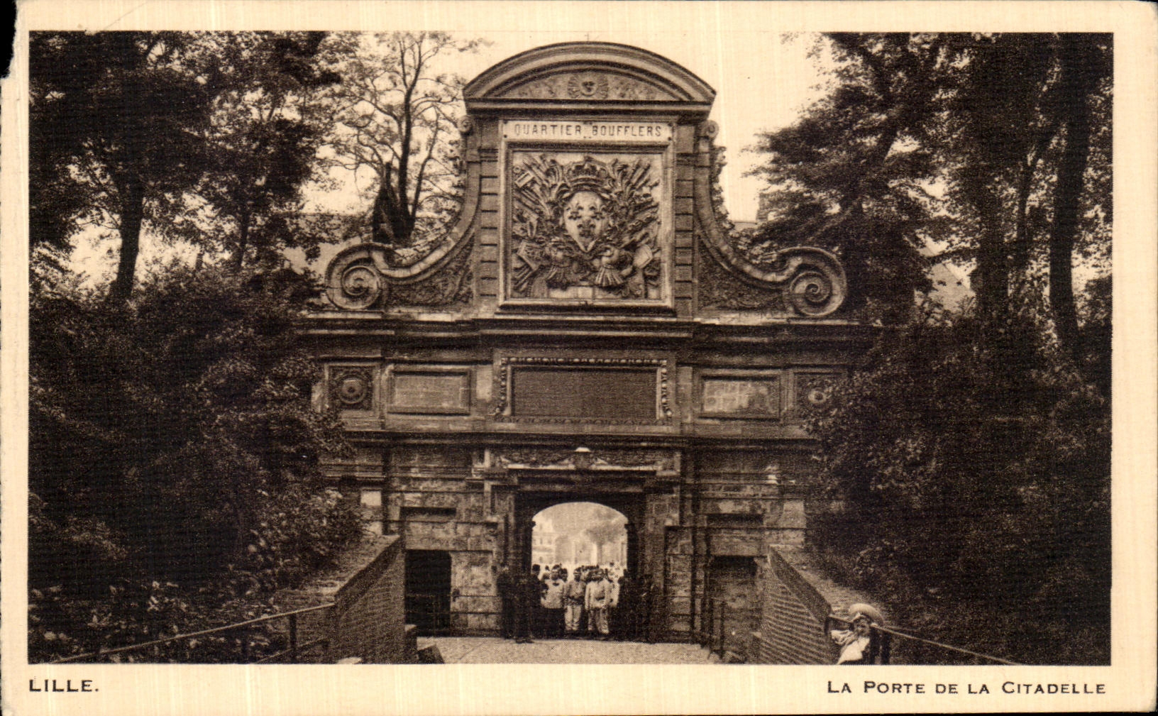 CPA Lille Le Beffroi La porte de la citadelle