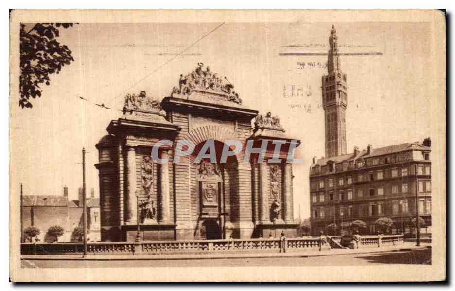 CPA Lille La Porte De Paris Et Le Beffroi 