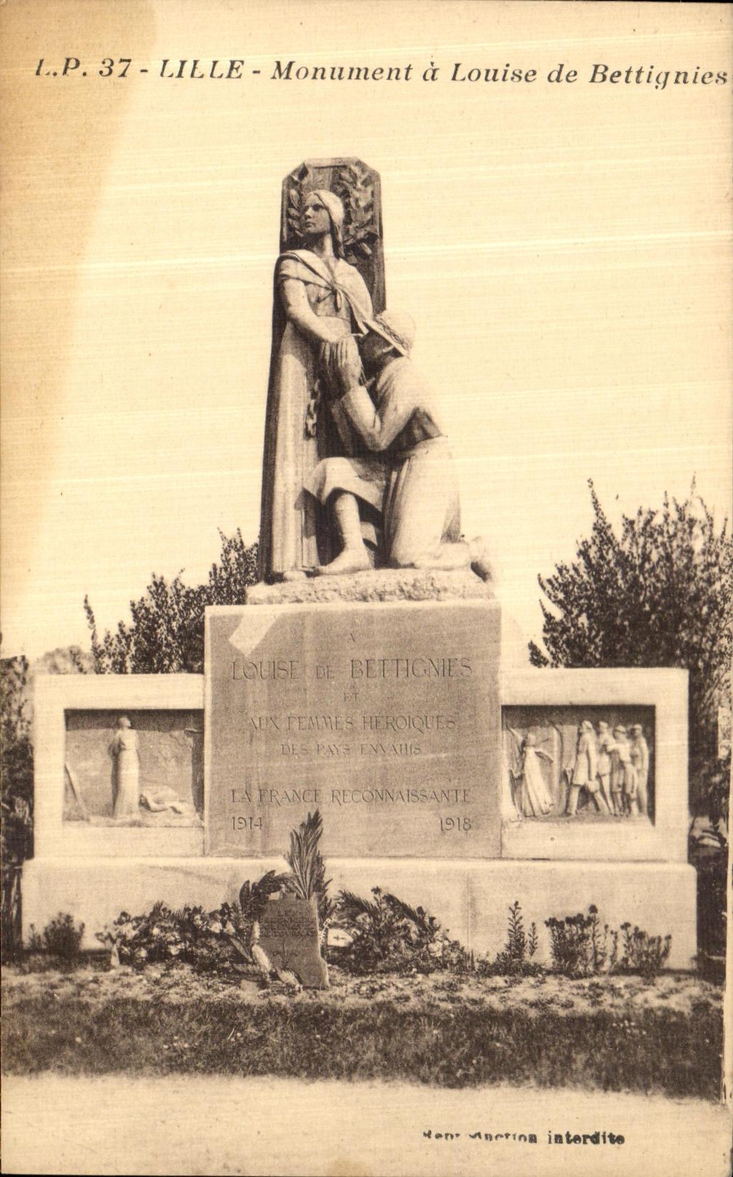 CPA Lille Monument a Louise de Bettignies Militaria