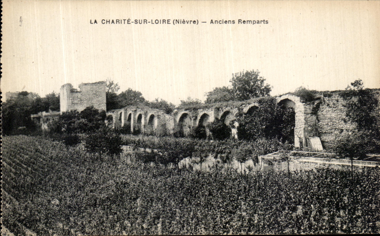 CPA La Charite Sur Loire Anciens Remparts