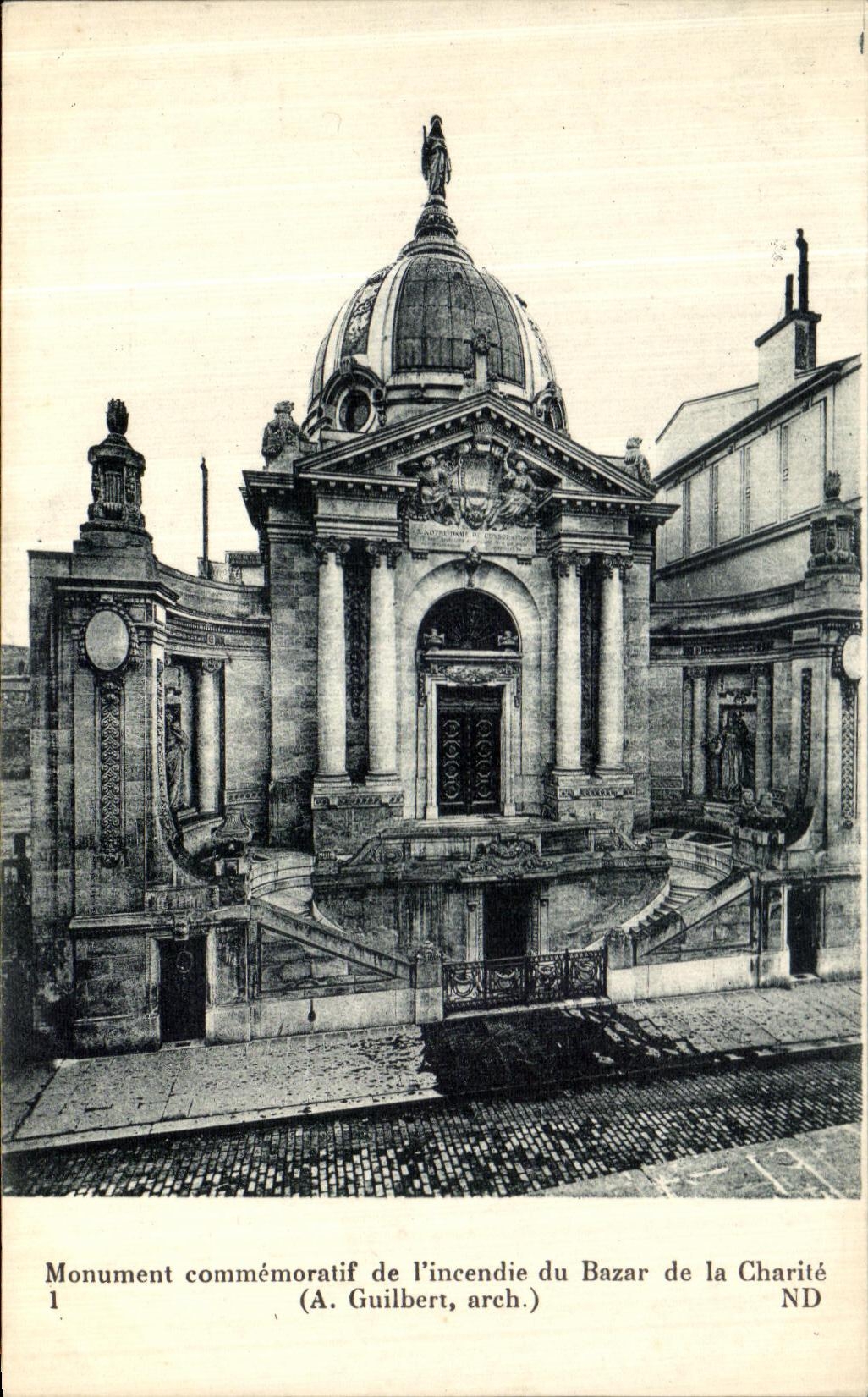 CPA La Charite Monument commemoratif de l incendie du Bazar de la Charite 