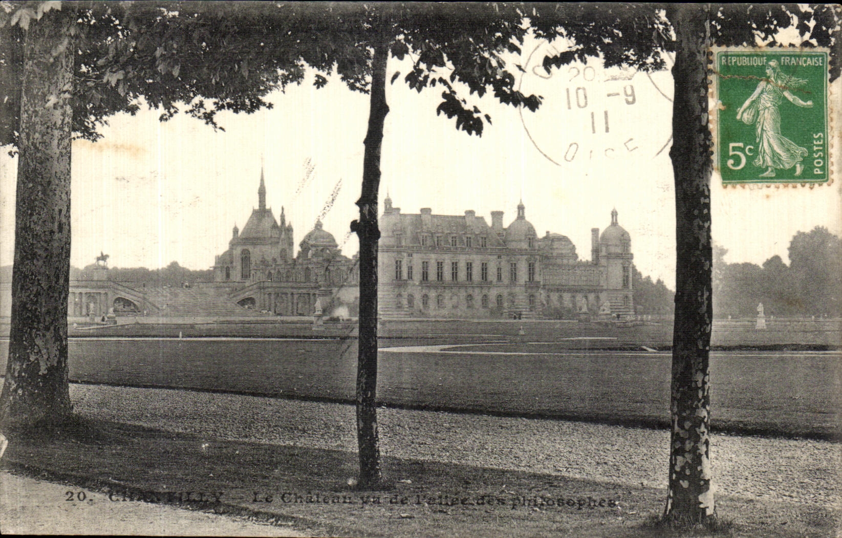 CPA Chantilly Chateau vu de l alleee des philosophes