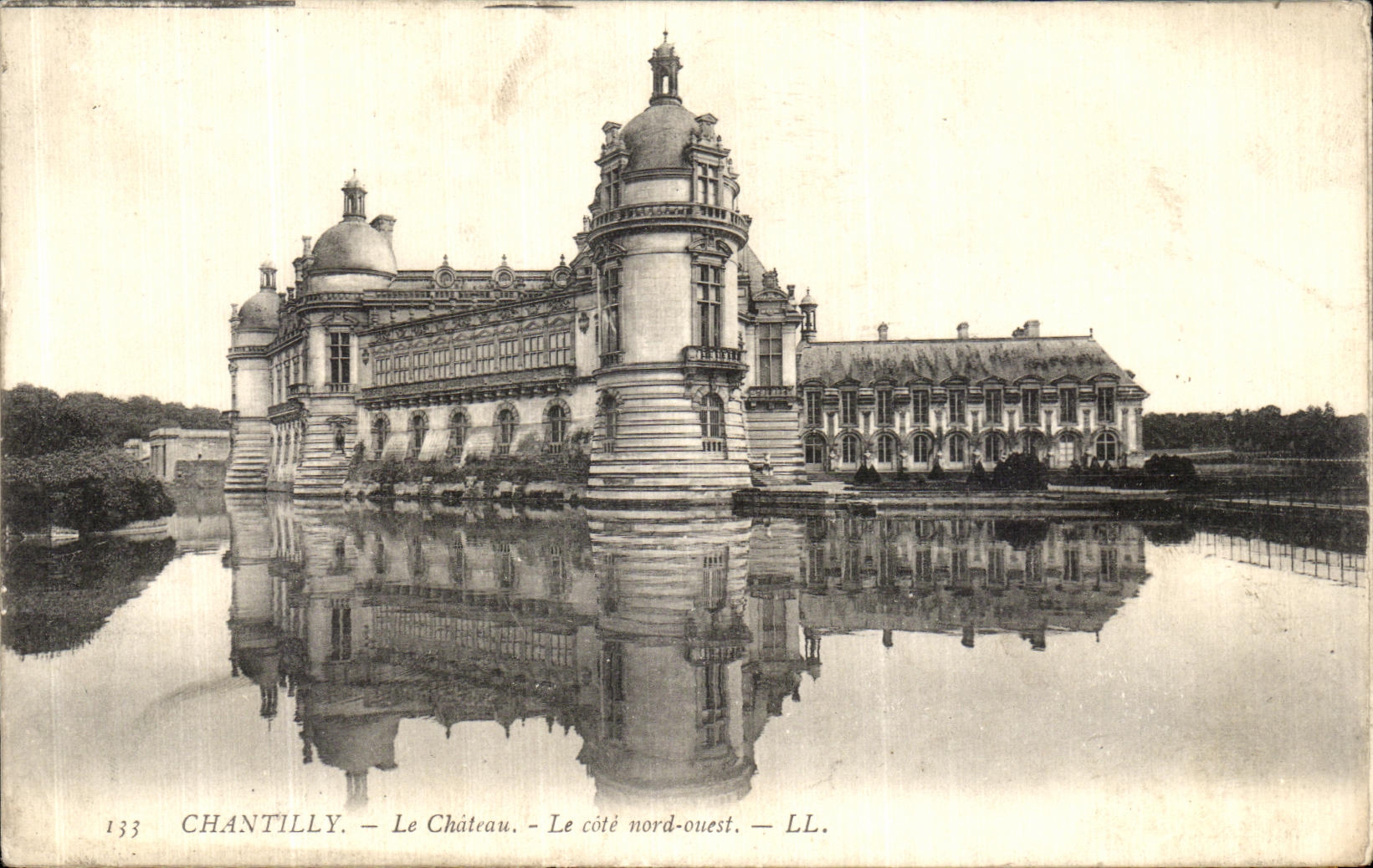 Chantilly — Le Château — Le côté nord-ouest — LL. — n° 133