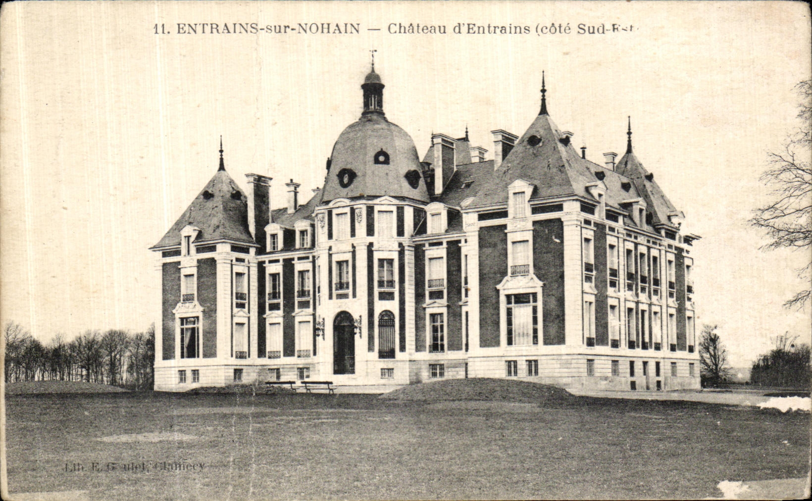 CPA Entrains sur Nohain Chateau d Entrains