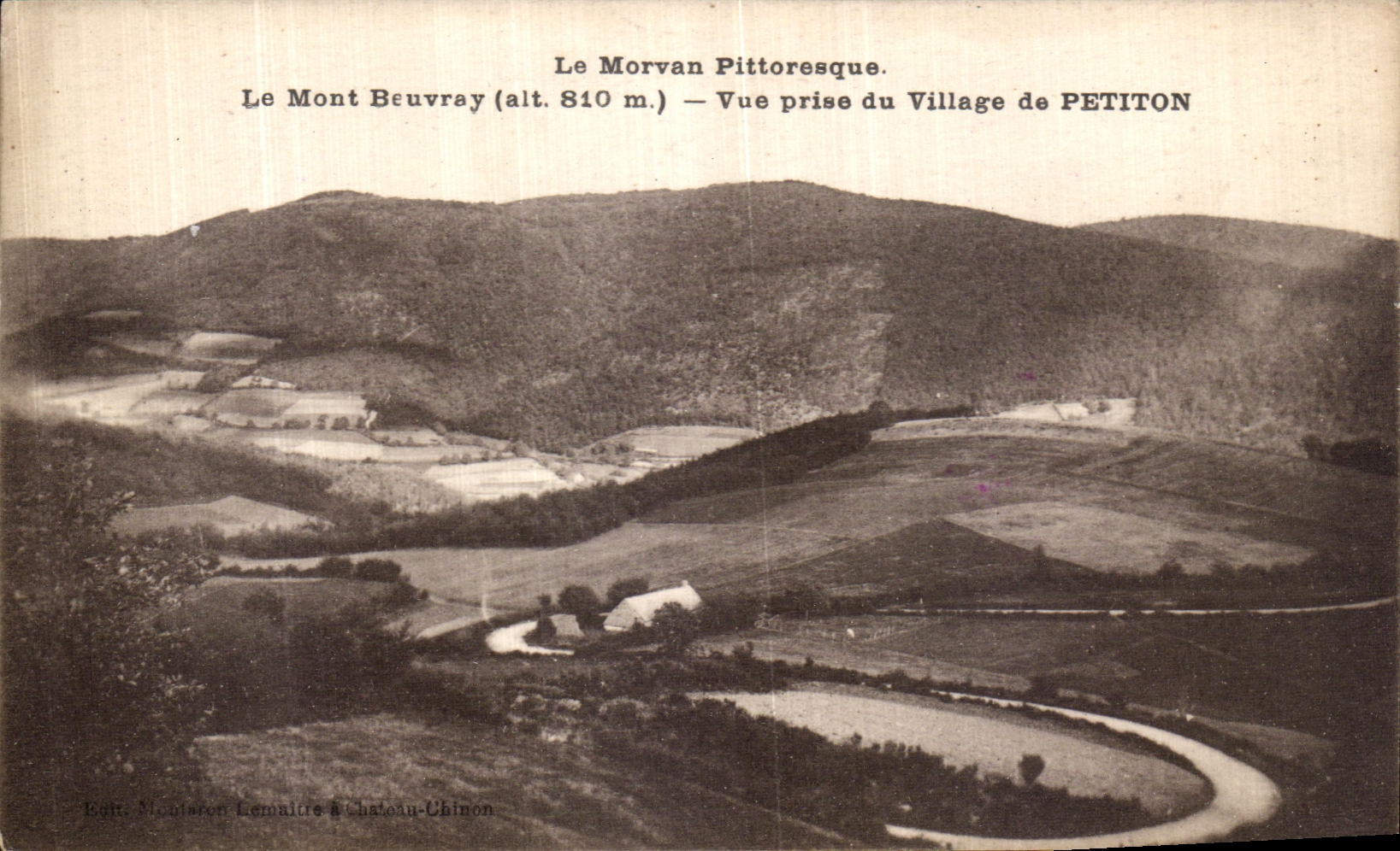 CPA Le Morvan Pittoresque Le Mont Beuvray Vue prise du Village de Petiton