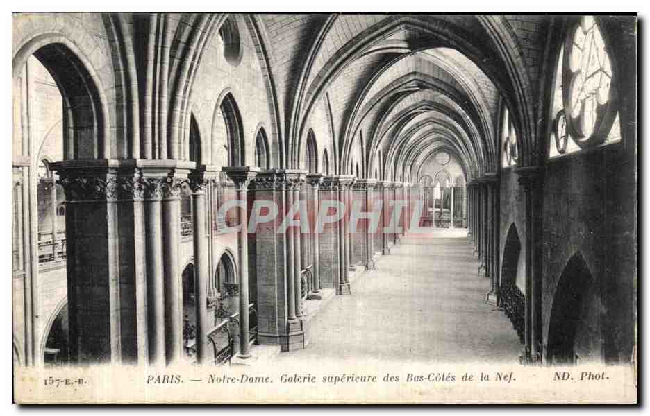 CPA Paris Notre Dame Galerie superieure des Bas Cotes de la nef