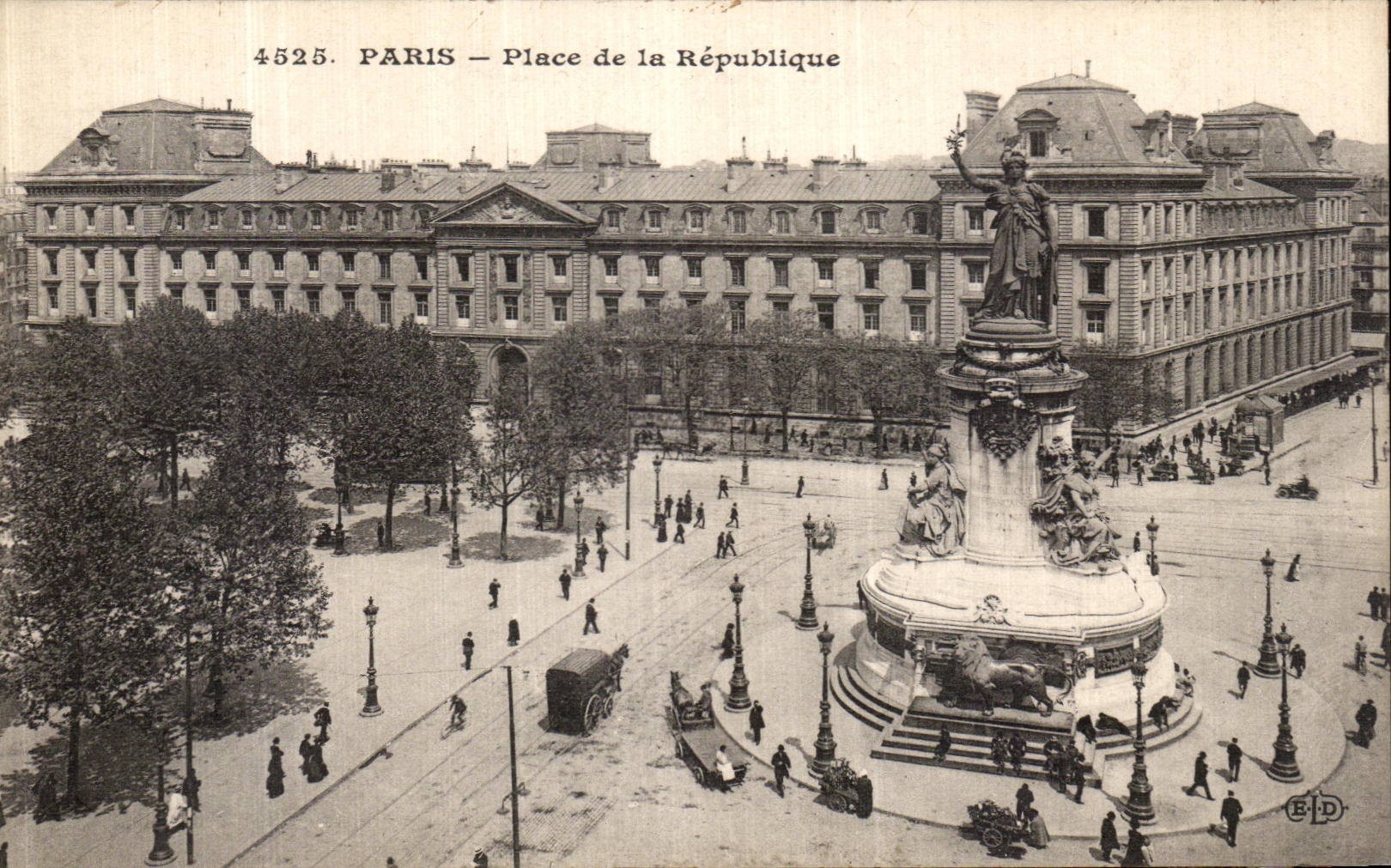 CPA Paris Place de la Republique Lion