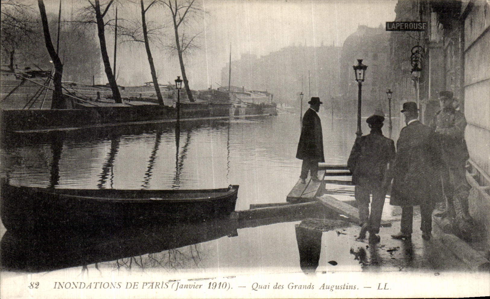 Inondations de Paris — Janvier 1910 — Quai des Grands Augustins — Laperouse, n°82