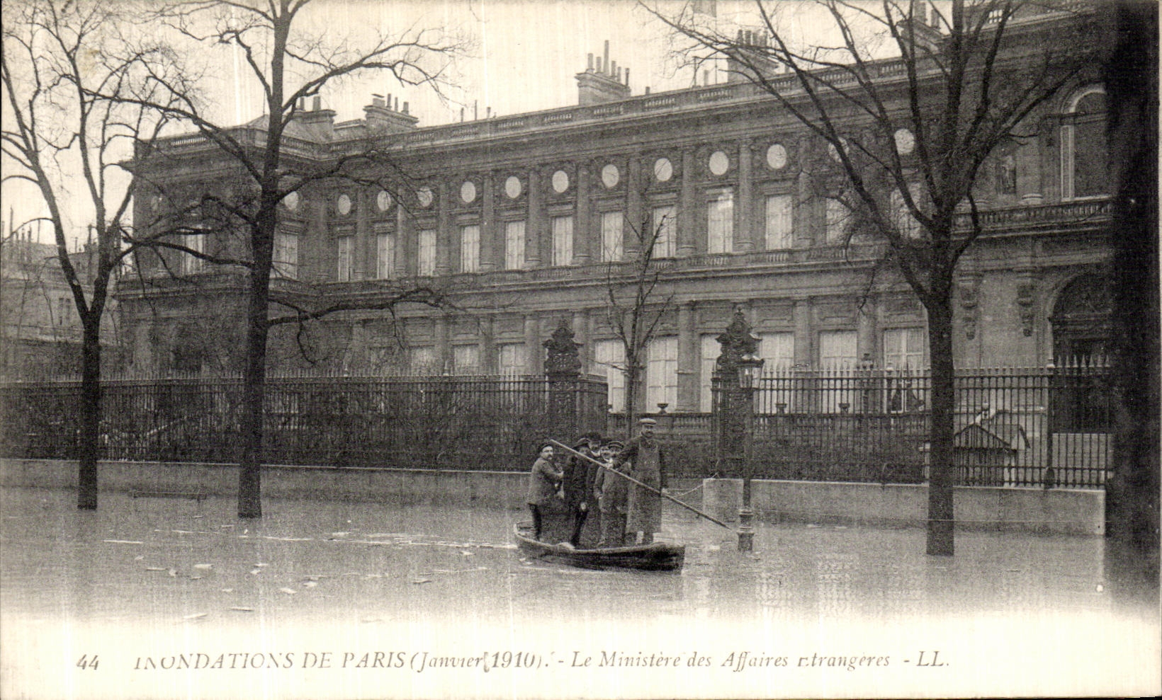 Inondations de Paris (Janvier 1910) — Le Ministère des Affaires étrangères — LL. n°44