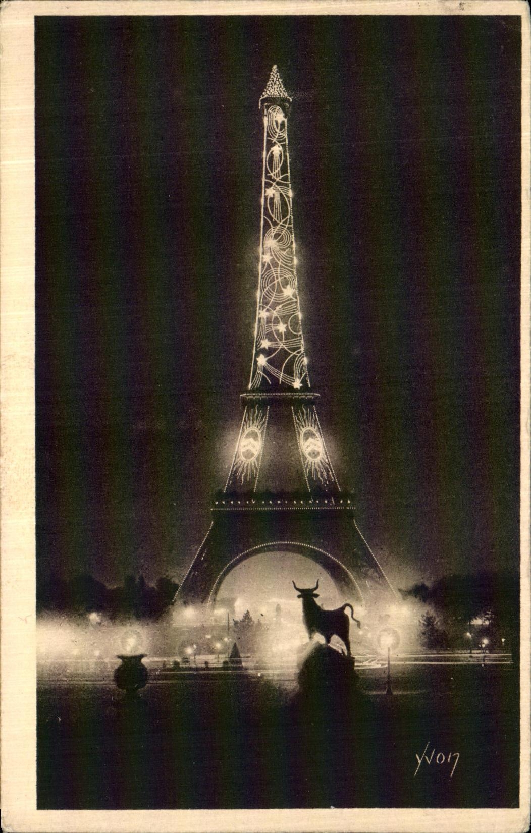 CPA Feeries Nocturnes de Paris La Tour Eiffel Taureau