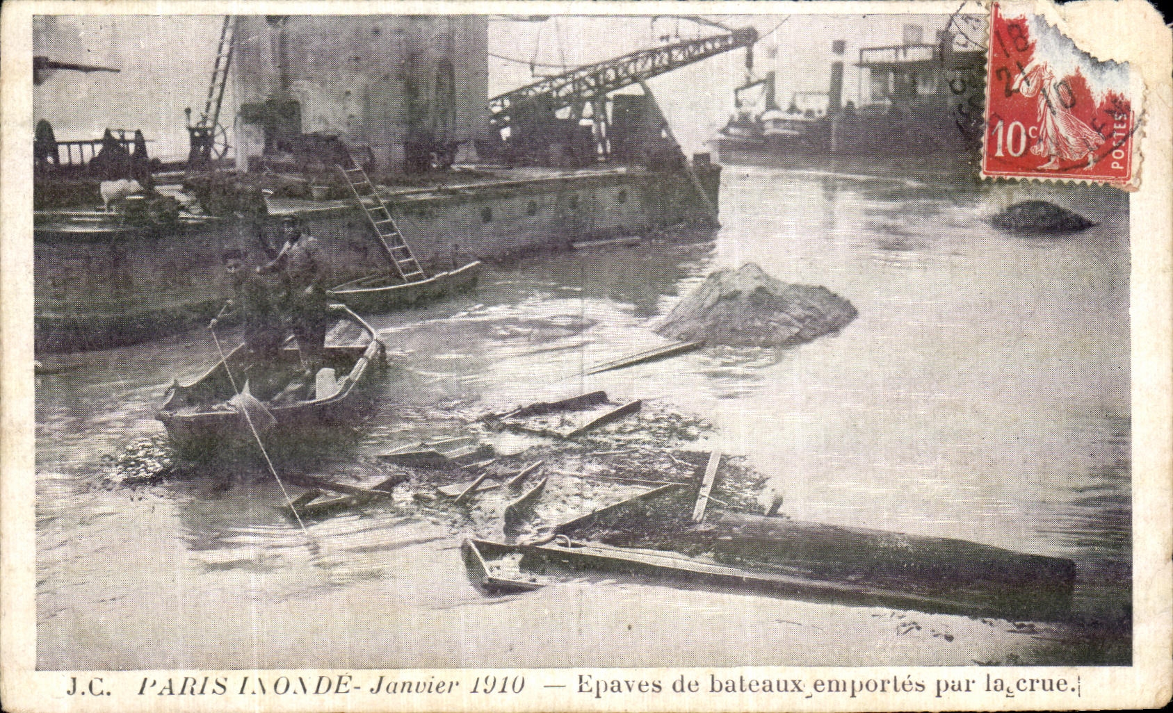 Paris inondé — Janvier 1910 — Epaves de bateaux emportés par la crue — J.C.