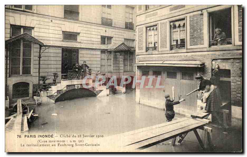 CPA Paris Inonde Le ravitaillement au Faubourg Saint Germain Boulanger