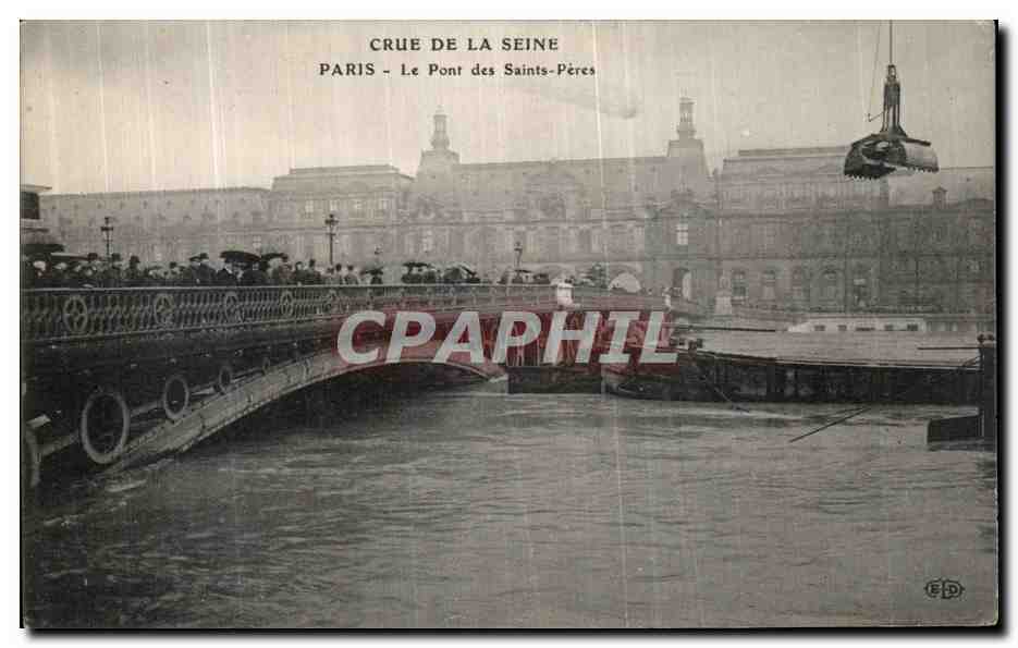 CPA Paris Crue De la Seine Le Pont des Saints Peres