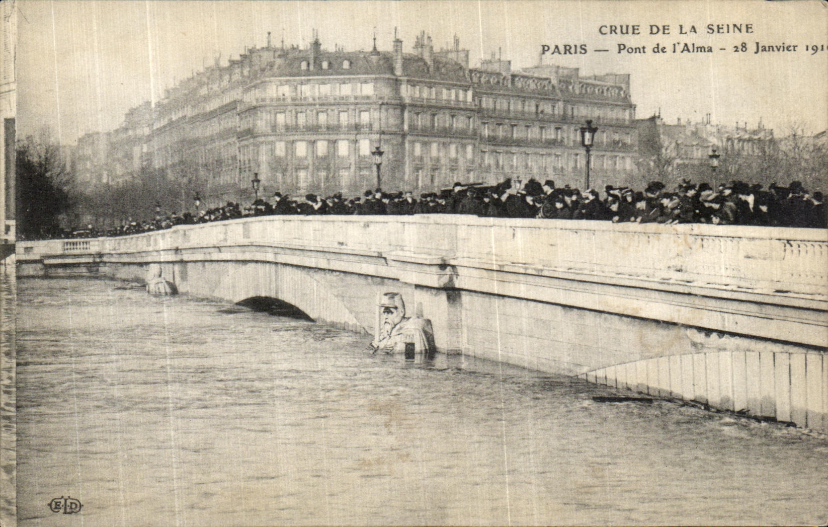CPA Paris Crue De la Seine Pont de l Alma