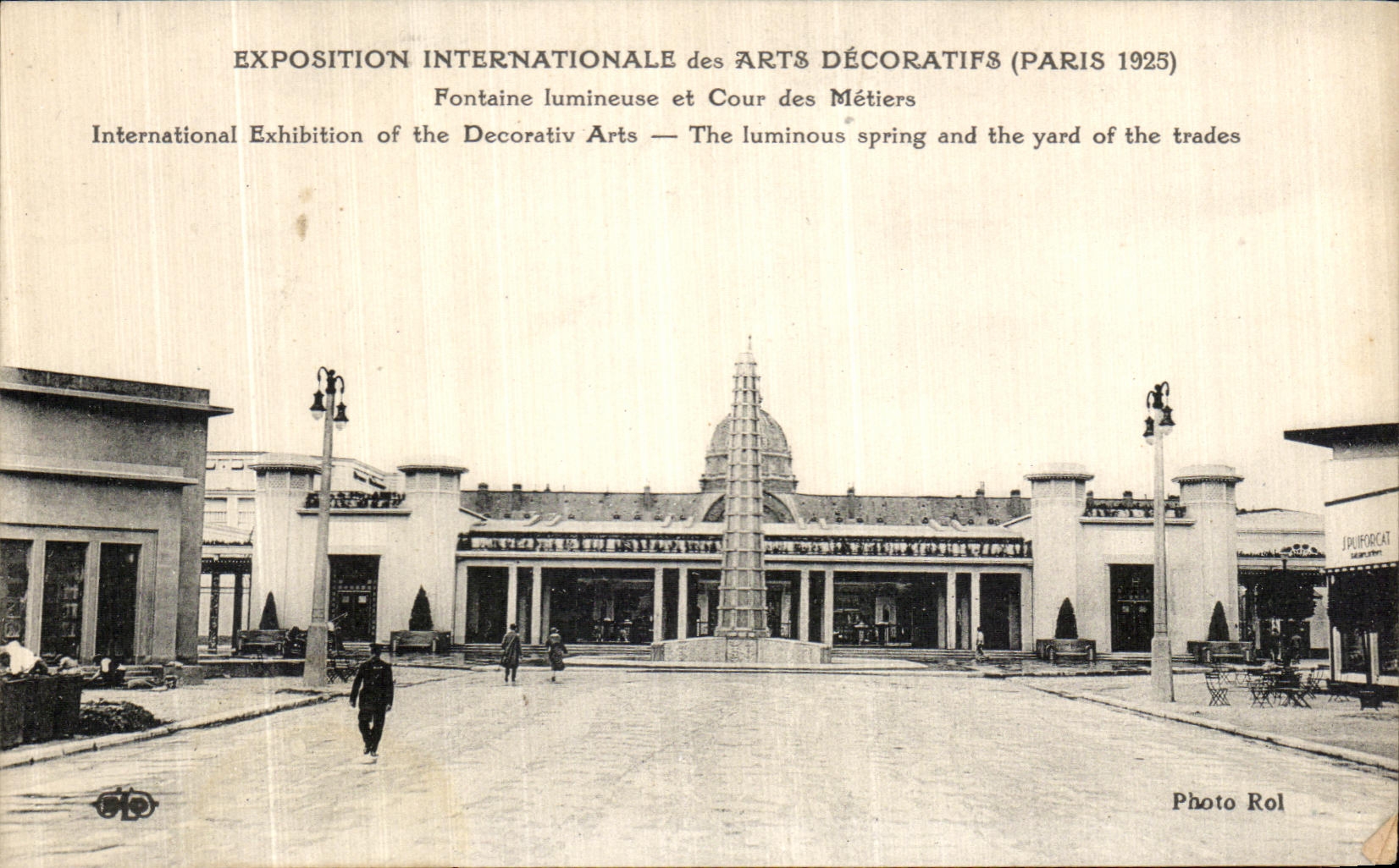 CPA Expostion Internationale des Arts Decoratifs 1925 Fontaine lumineuse et cour des Metiers 