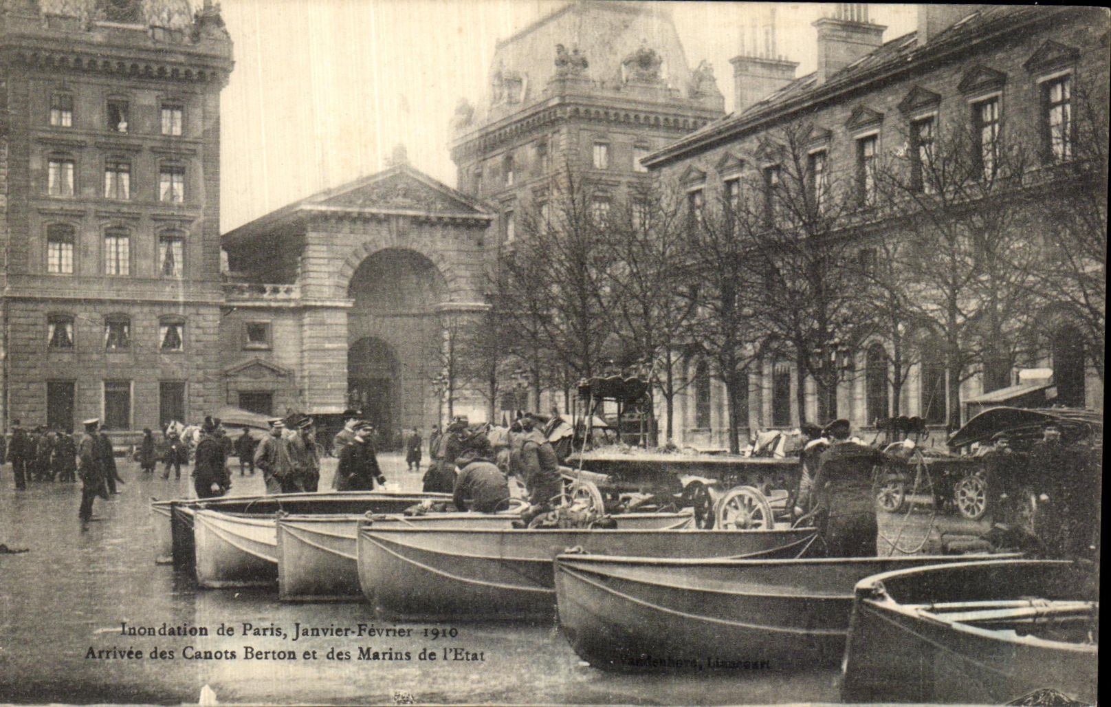 Inondation de Paris, Janvier-Février 1910 — Arrivée des Canots Berton et des Marins de l'État — Van den Hove, Linares