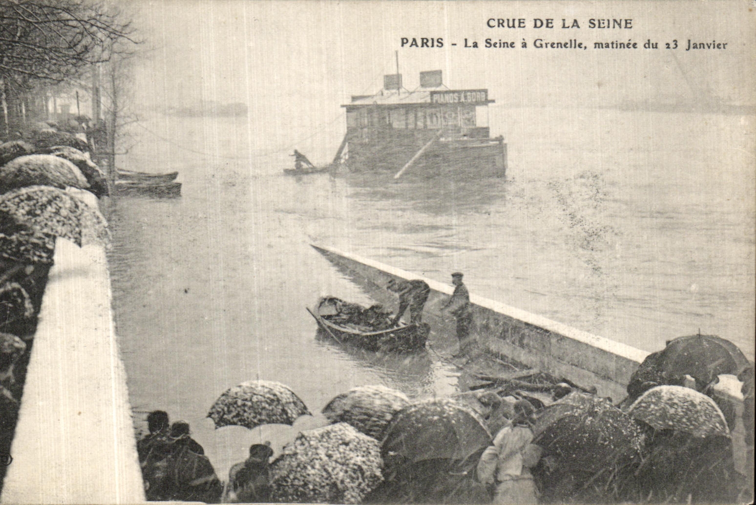 CPA La Crue De La Seine Paris La Seine a Grenelle Matinee du 23 Janvier 