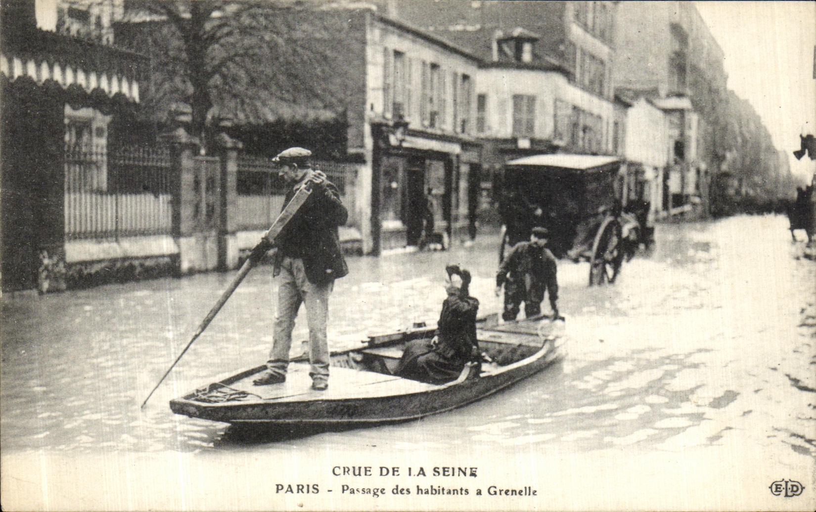 Crue de la Seine — Passage des habitants à Grenelle — EID