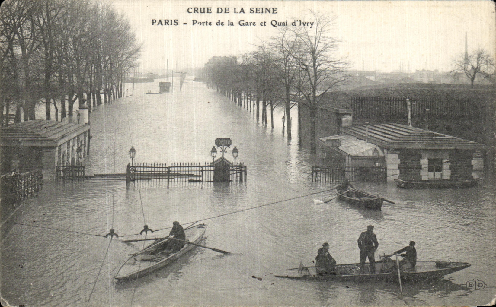 CPA La Crue De La Seine Paris Porte de la Gare et Quai d lvry 
