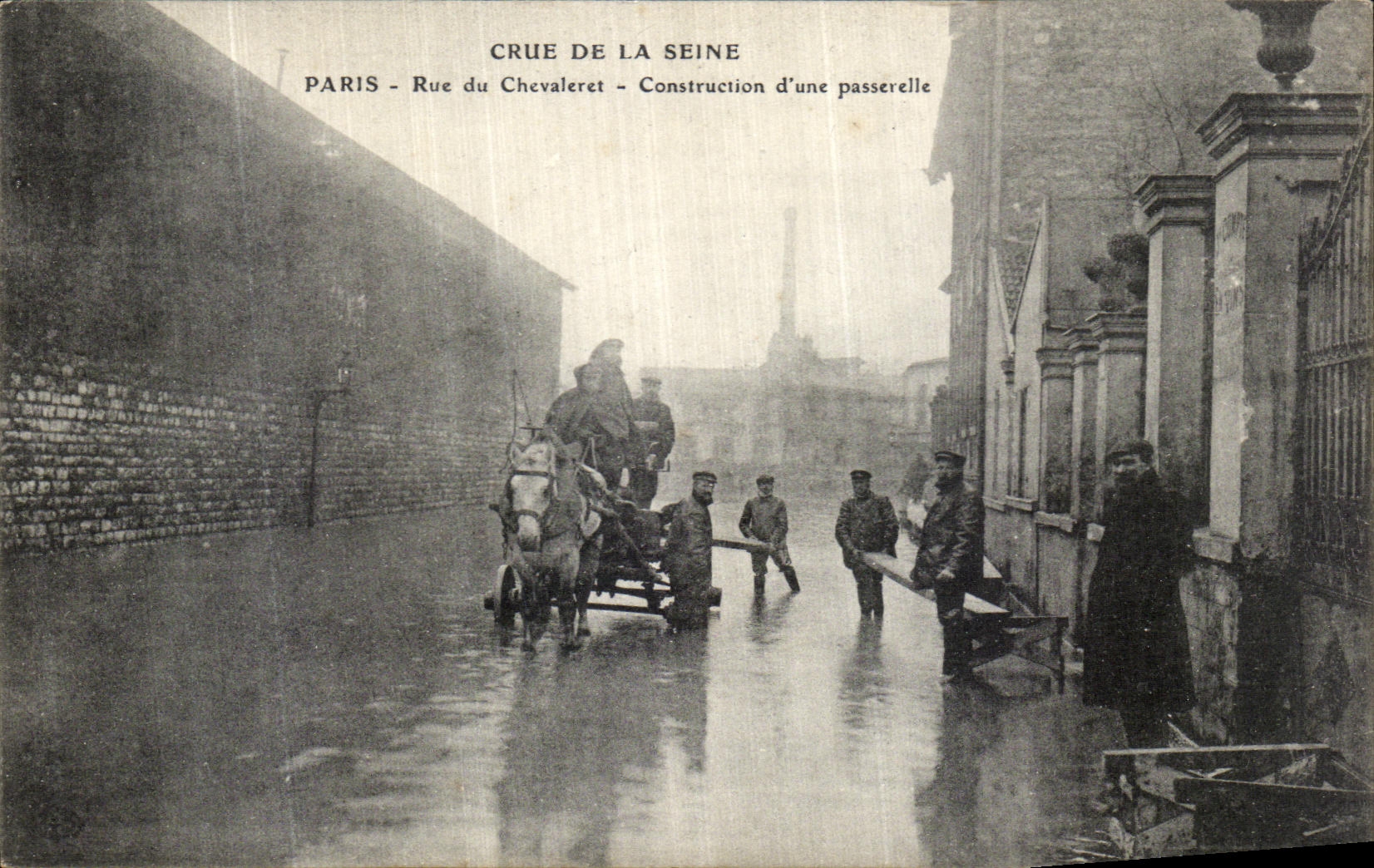 Paris - Crue de la Seine - Construction d'une passerelle - Rue du Chevaleret