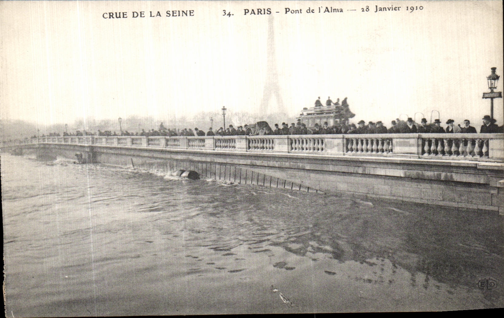 CPA Crue De La Seine Paris Pont de l Alma Tour Eiffel