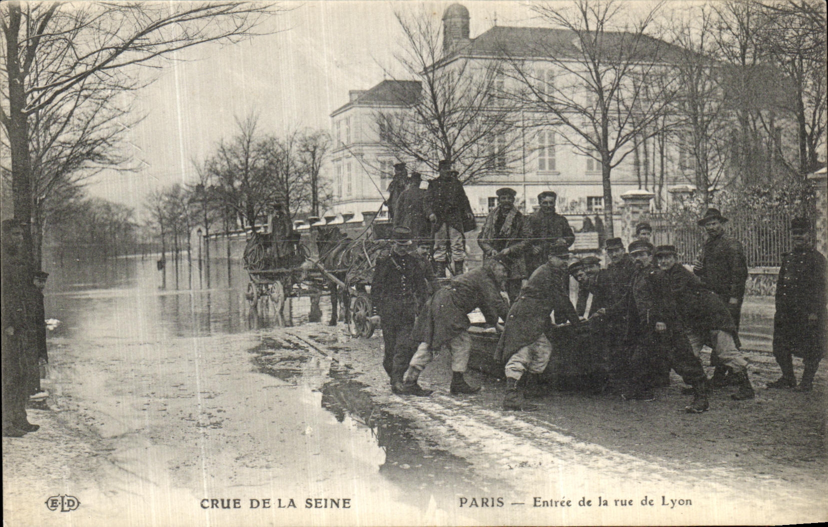 CPA Crue De La Seine Paris Entree de la Rue de Lyon 
