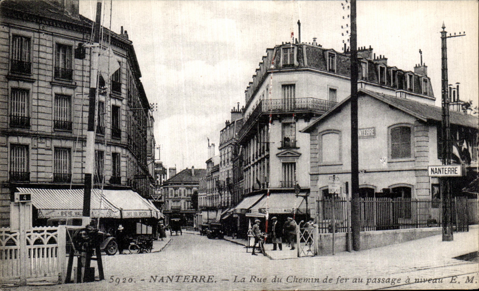 CPA Nanterre La Rue Chemin de fer au passage a niveau
