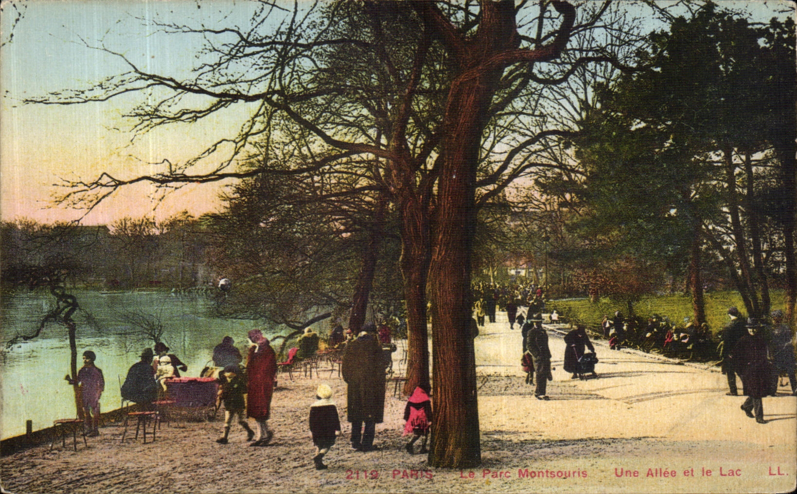CPA Paris Le Parc Montsouris Une Allee et le Lac 