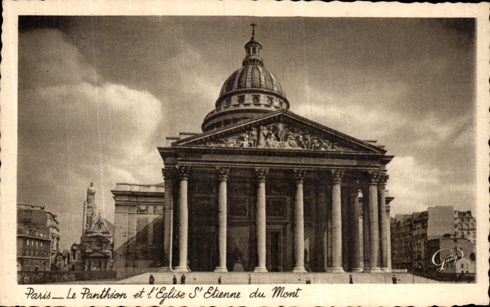 CPA Paris Le Pantheon et l eglise St Etienne du Mont 
