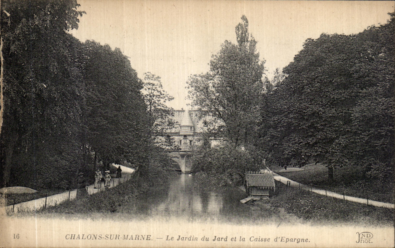 CPA Chalons Sur Marne Jardin du Jard et la Caisse d Epargne