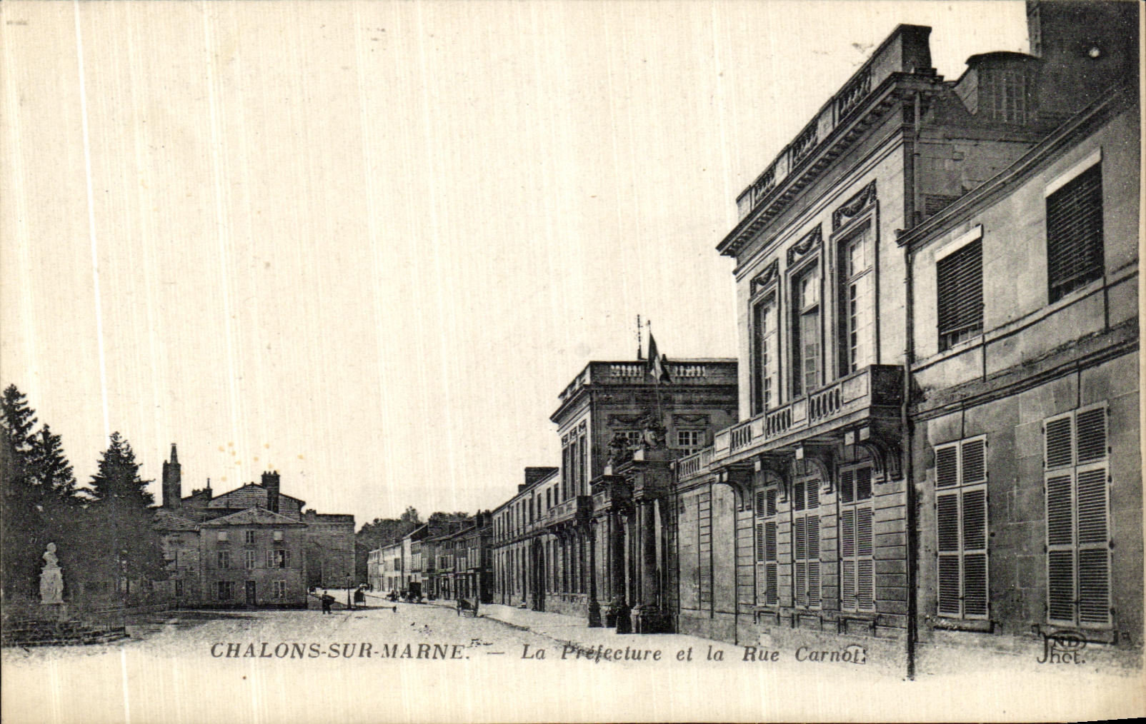 Châlons-sur-Marne — La Préfecture et la Rue Carnot — Jhet