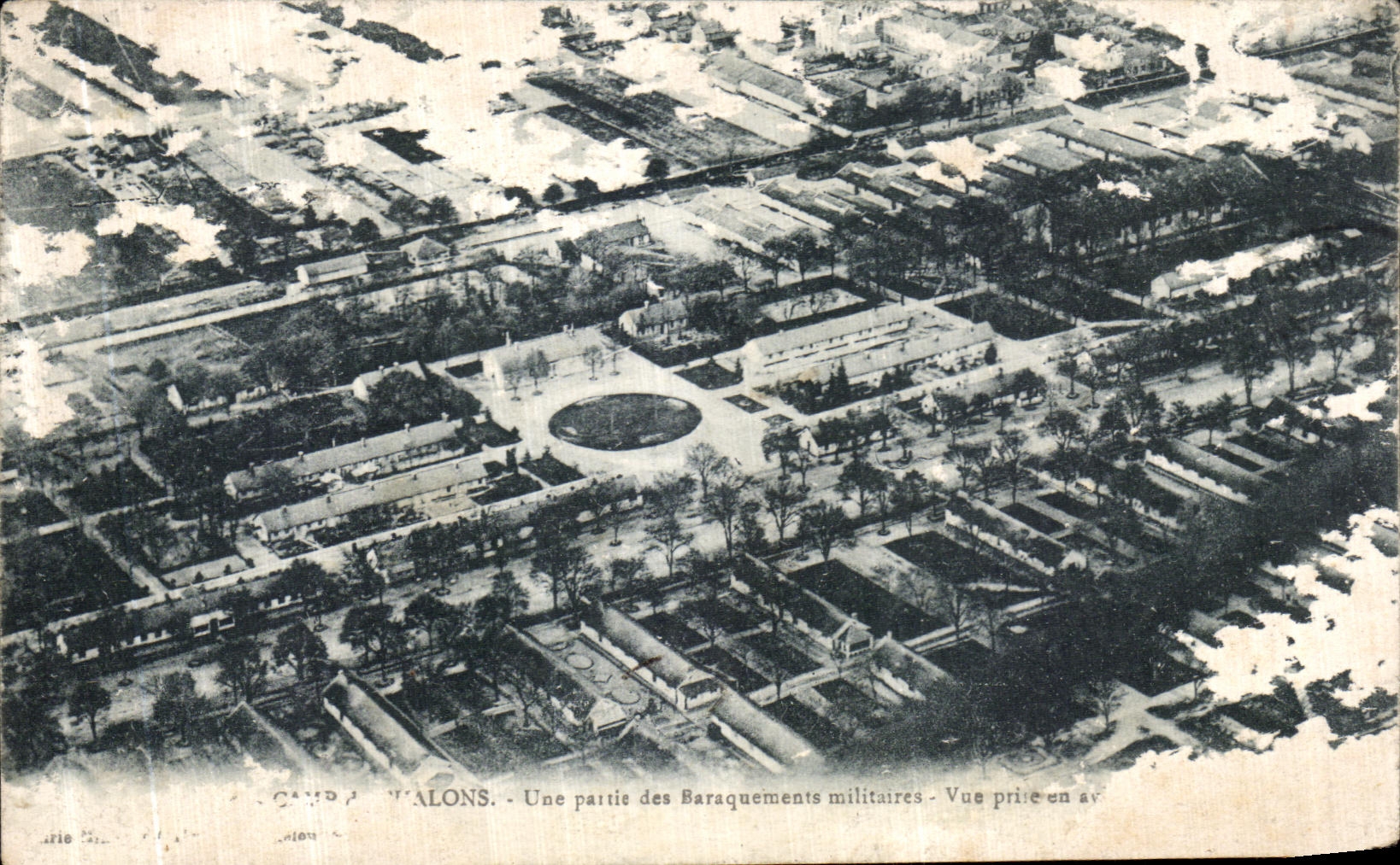 CPA Camp de Chalons Une Partie des baraquements militaires Vue prise en avion