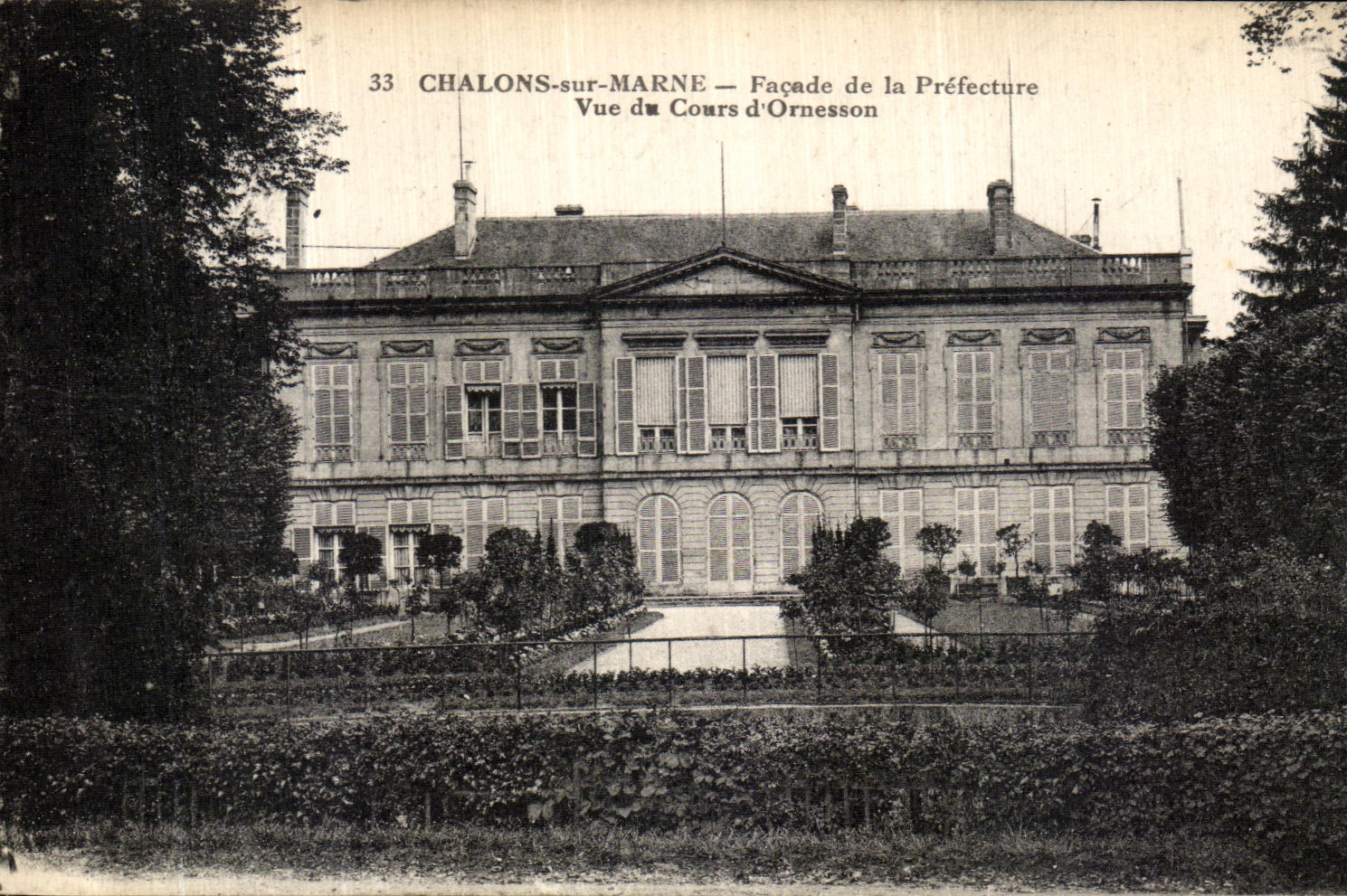 CPA Chalons Sur Marne Facade de La Prefecture Vue du cours d Ornesson