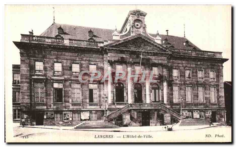 Langres — L'Hôtel-de-Ville — ND. Phot.