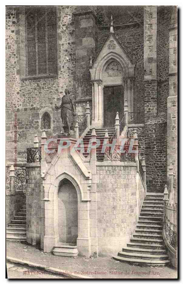 CPA Mayenne Escalier de Notre Dame Statue de Jeanne d arc