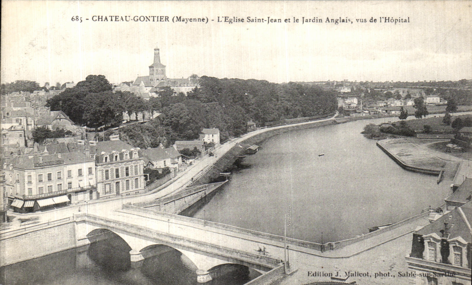 CPA Chateau Gontier L Eglise Saint Jean et le Jardin Anglais vue de l hopital