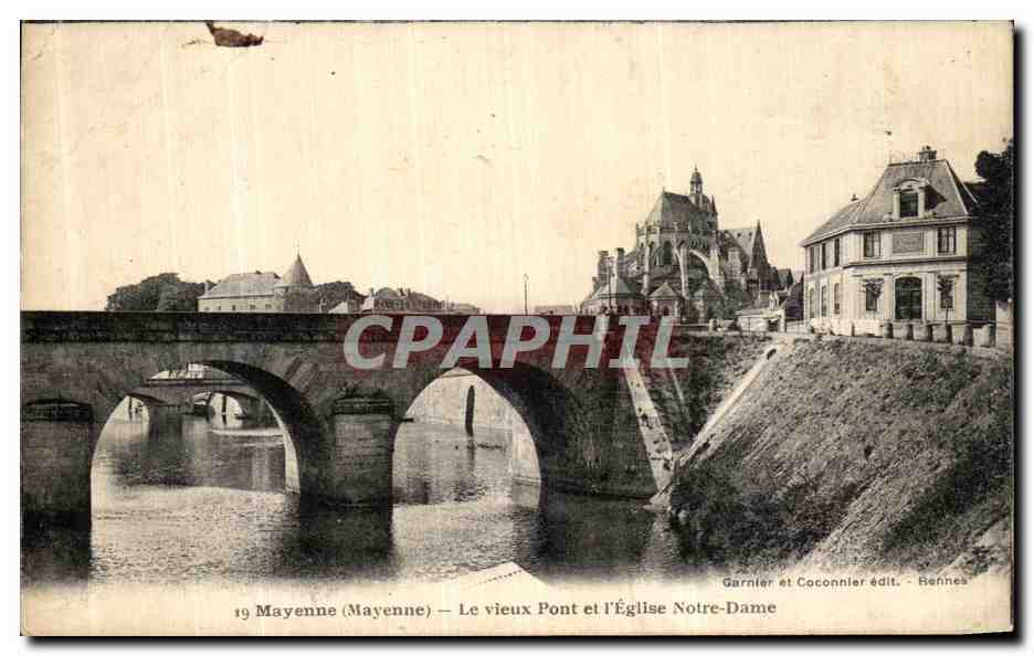 CPA Mayenne Le Vieux Pont et L Eglise Notre Dame