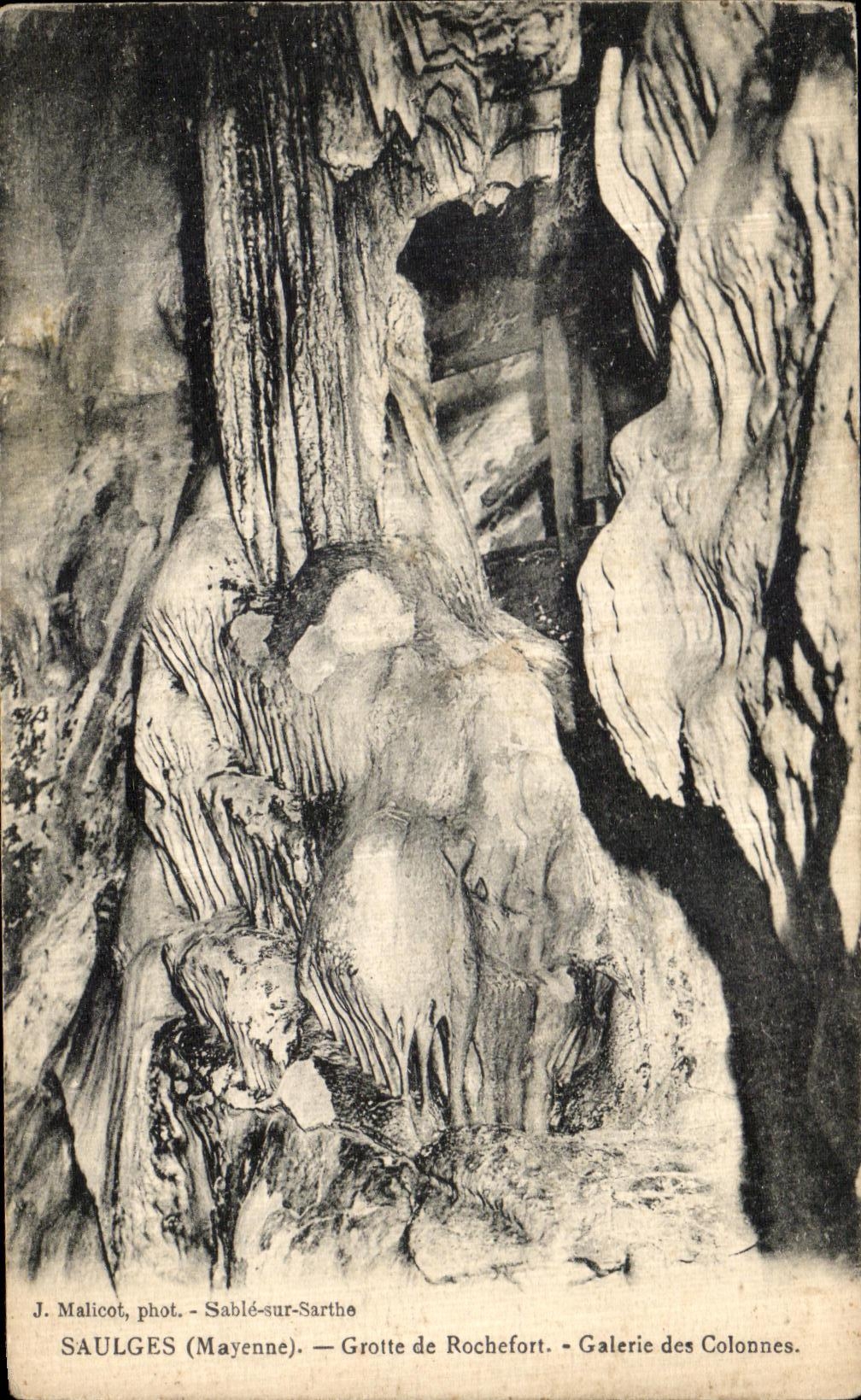 CPA Saulges Mayenne Grotte de Rochefort Galerie des Colonnes