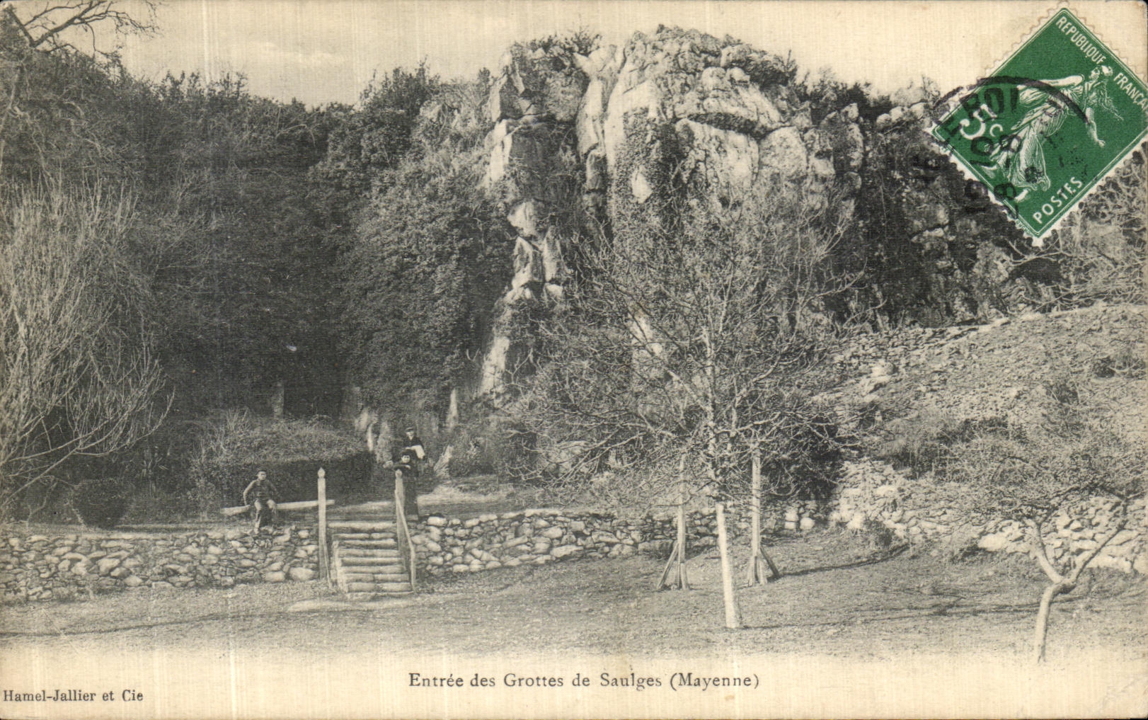 CPA Entree des Grottes de Saulges Mayenne