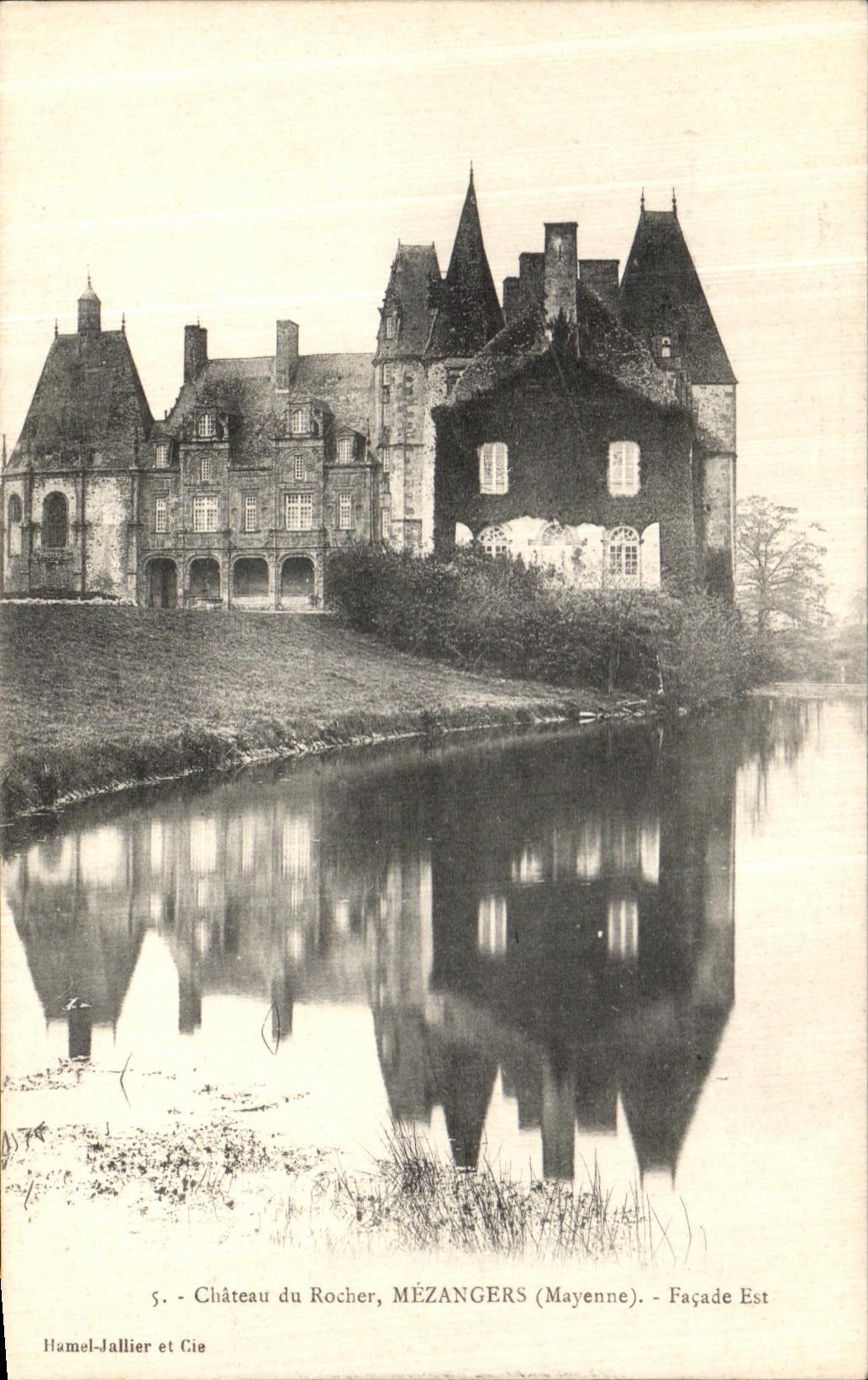 CPA Chateau du Rocher Mezangers Facade Est