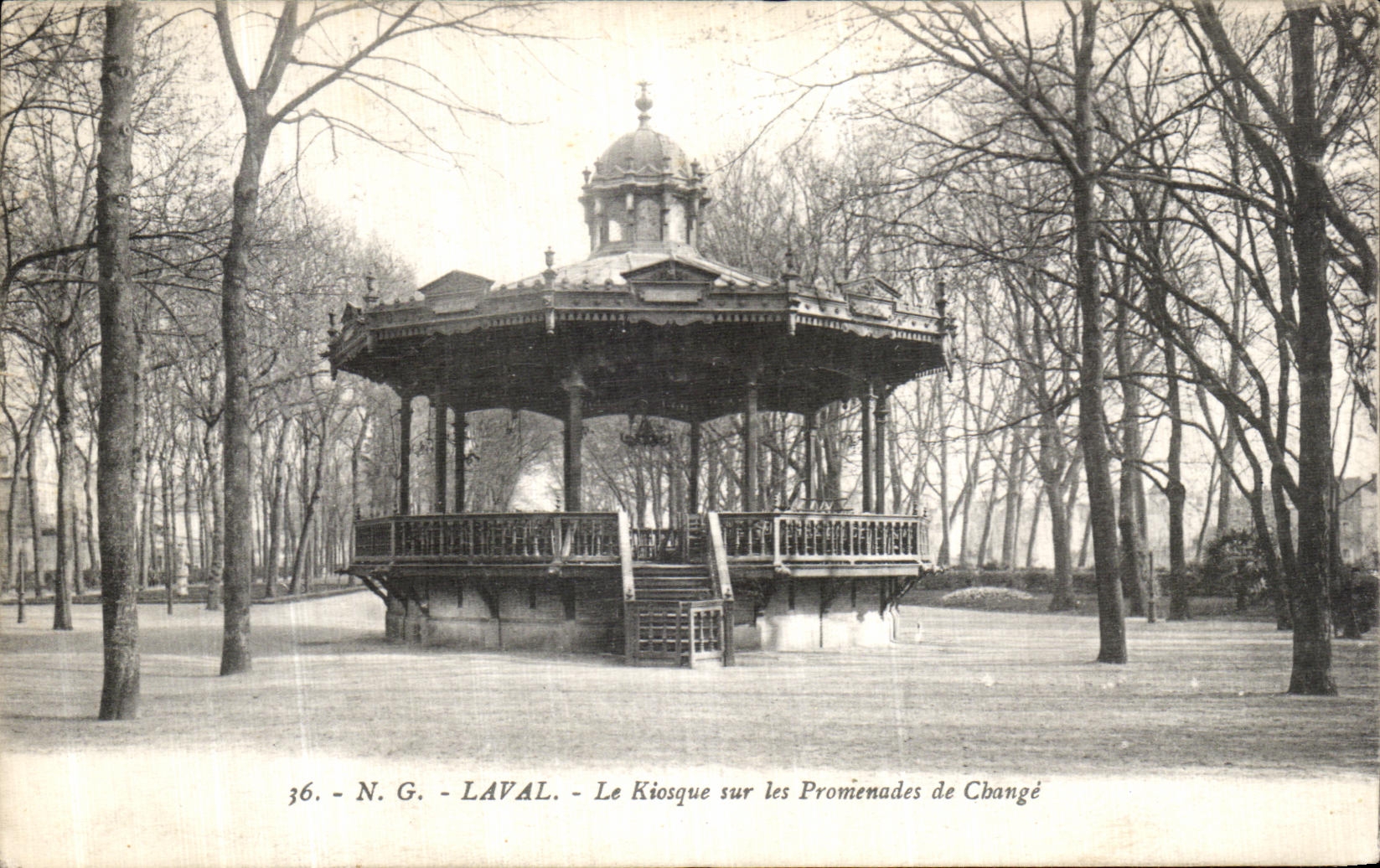 CPA Laval Le Kiosque sur les Promenades de Change