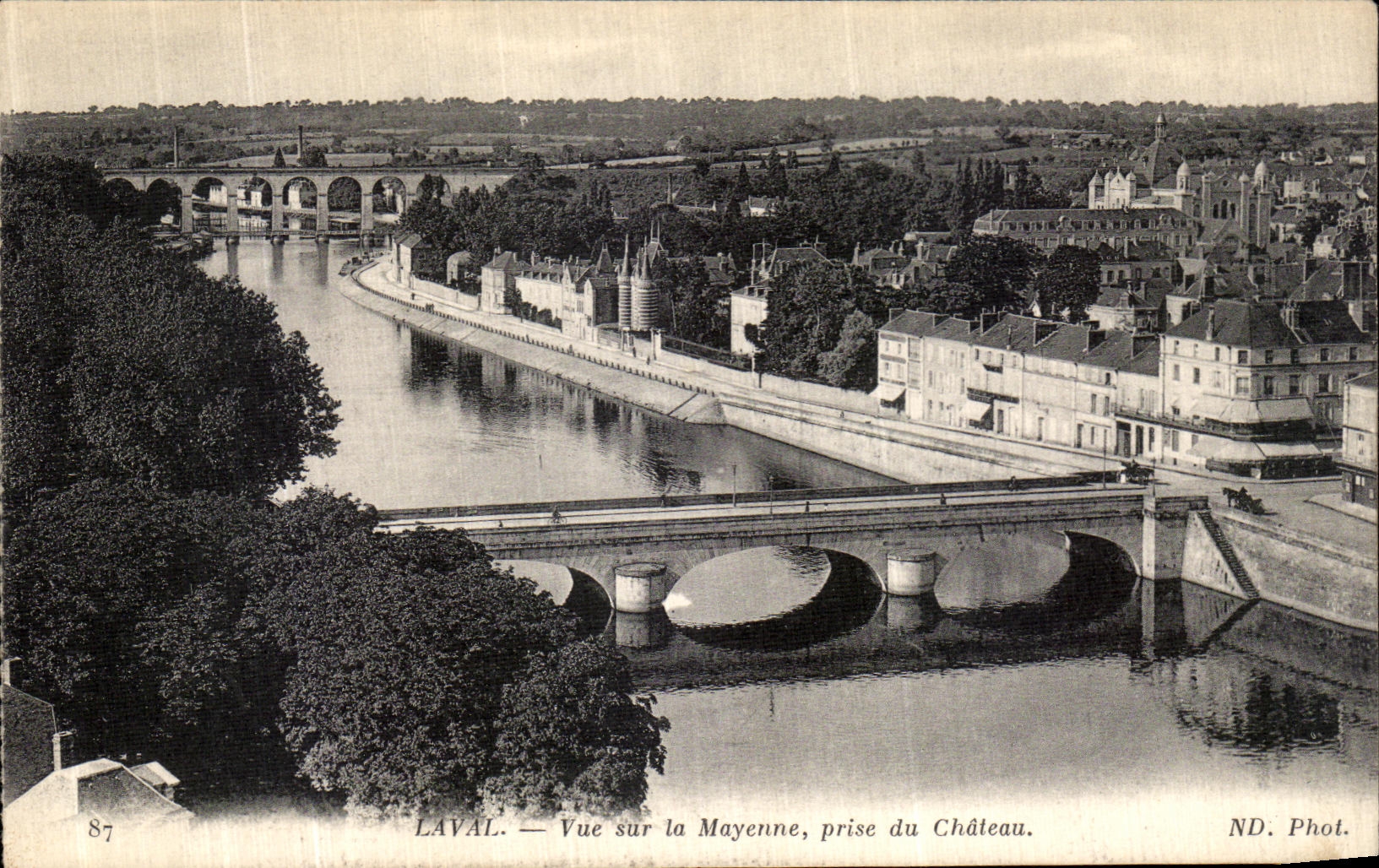 CPA Laval Vue sur la Mayenne prise du Chateau