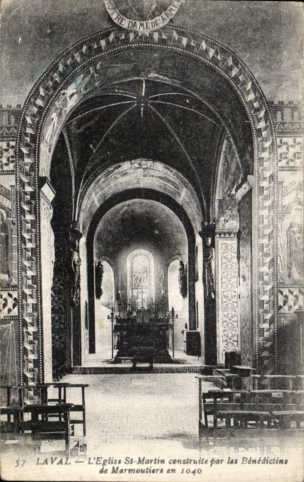 CPA Laval L Eglise St Martin construite par les Benedictins de Marmoutiers en 1040