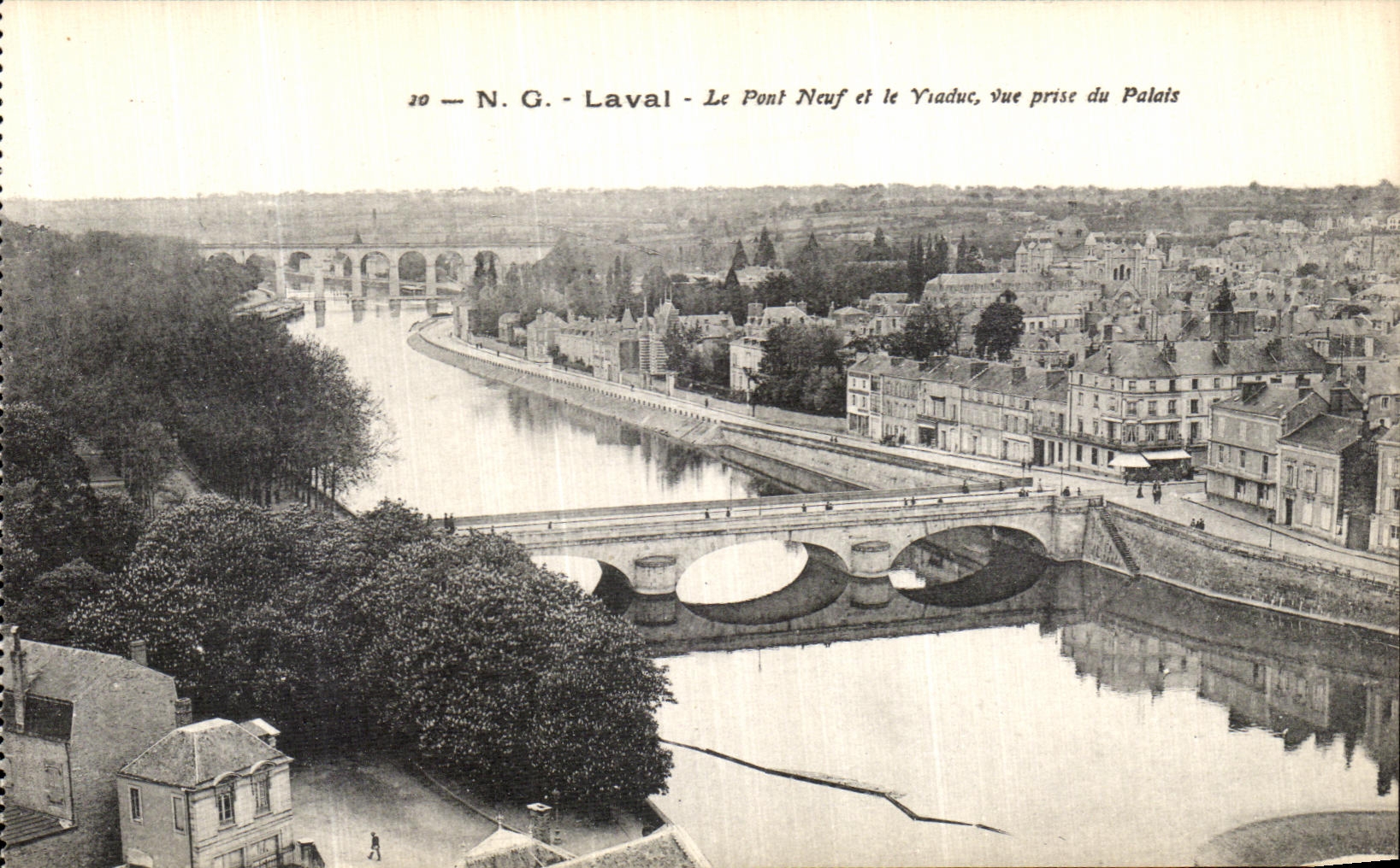 Laval - Le Pont Neuf et le Viaduc, vue prise du Palais