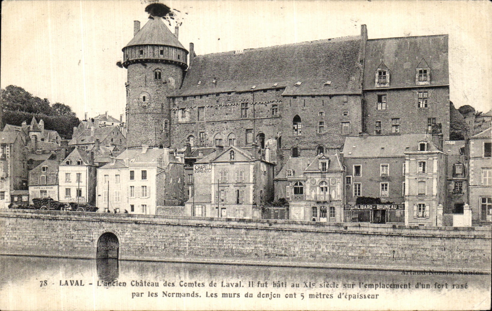 CPA Laval L ancien chateau des Comtes de laval