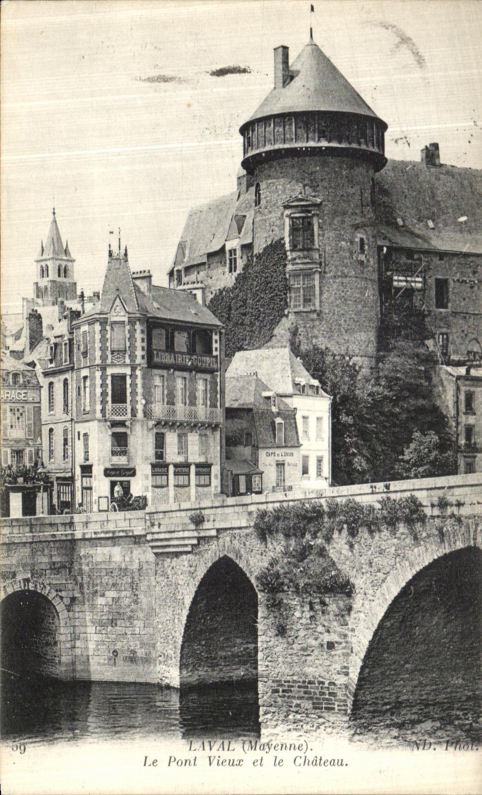 CPA Laval Le Pont Vieux et le Chateau