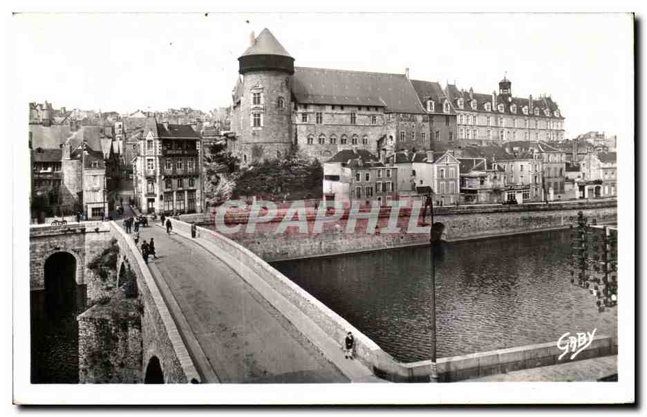 CPA Laval Le Vieux Pont sur la Mayenne et le Chateau