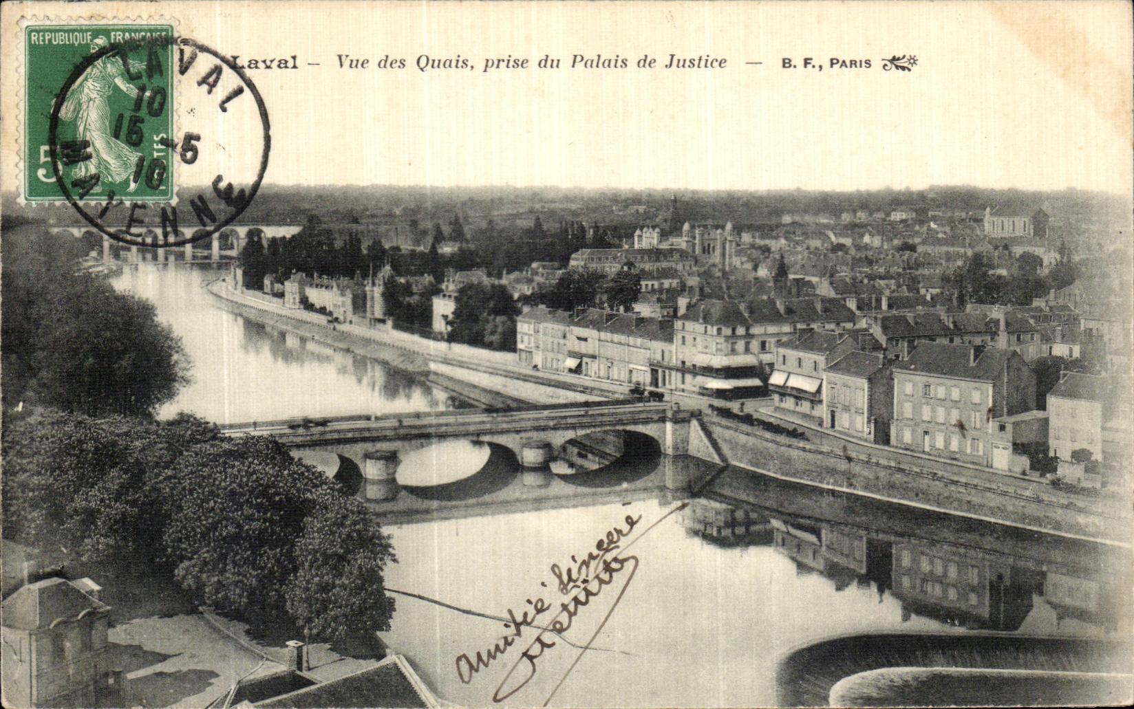 CPA Laval Vue des Quais prise du Palais de Justice