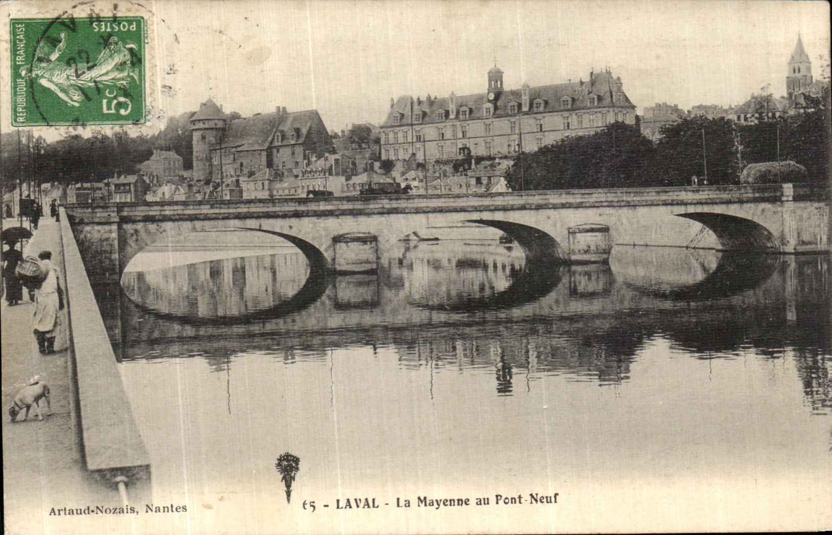 CPA Laval La Mayenne au Pont Neuf