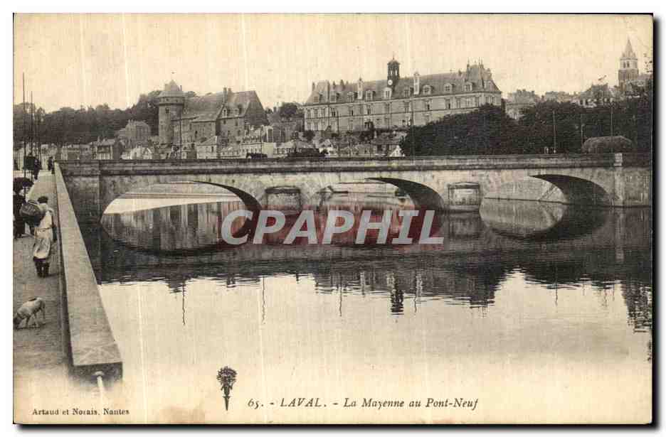 CPA Laval La Mayenne au Pont Neuf